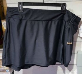 Women's Swim Skirt 
$8 (One Available In Size 1X (16W-18W))