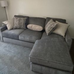 FOR SALE: Stylish & Comfy Couch – Excellent Condition