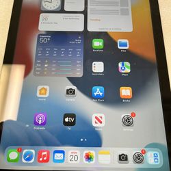 iPad 5th Generation WiFi 32GB Good Condition 