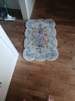 Old flower rug no tags