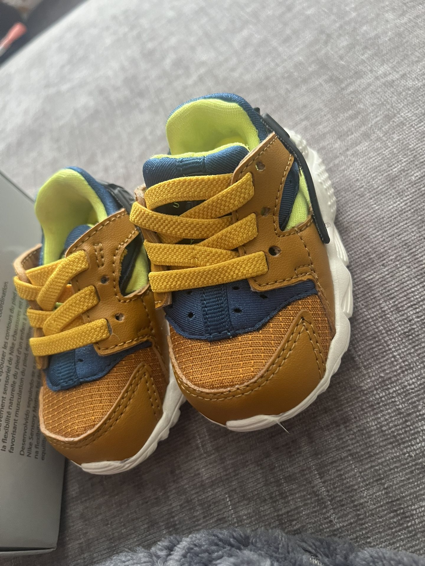 Baby Shoes 2c