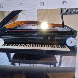 Remington Baby  Grand Black  Polished Piano