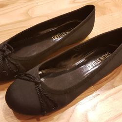 Colin Stuart black ballet flats. Size 5B.