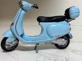 Vespa Scooter Die-Cast Model Barbie