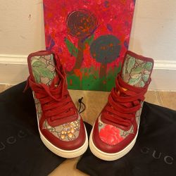 GUCCI SNEAKERS- ORIGINAL- SIZE 35- $350
