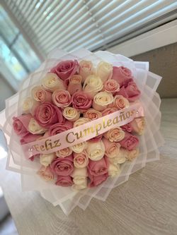 Ramo buchon roses flower bouquet