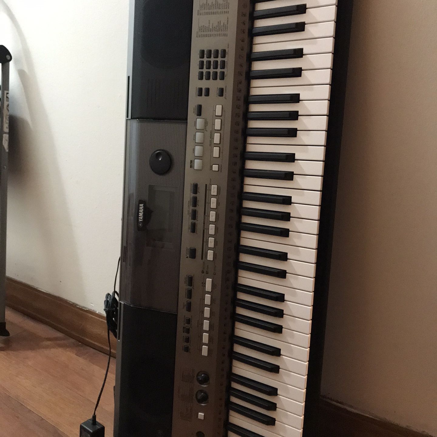 yamaha psr e443 Electric piano with stand