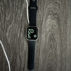 Apple Watch Series 8 GPS, 41mm Starlight Aluminum Case with Midnight Sport Band - S/M