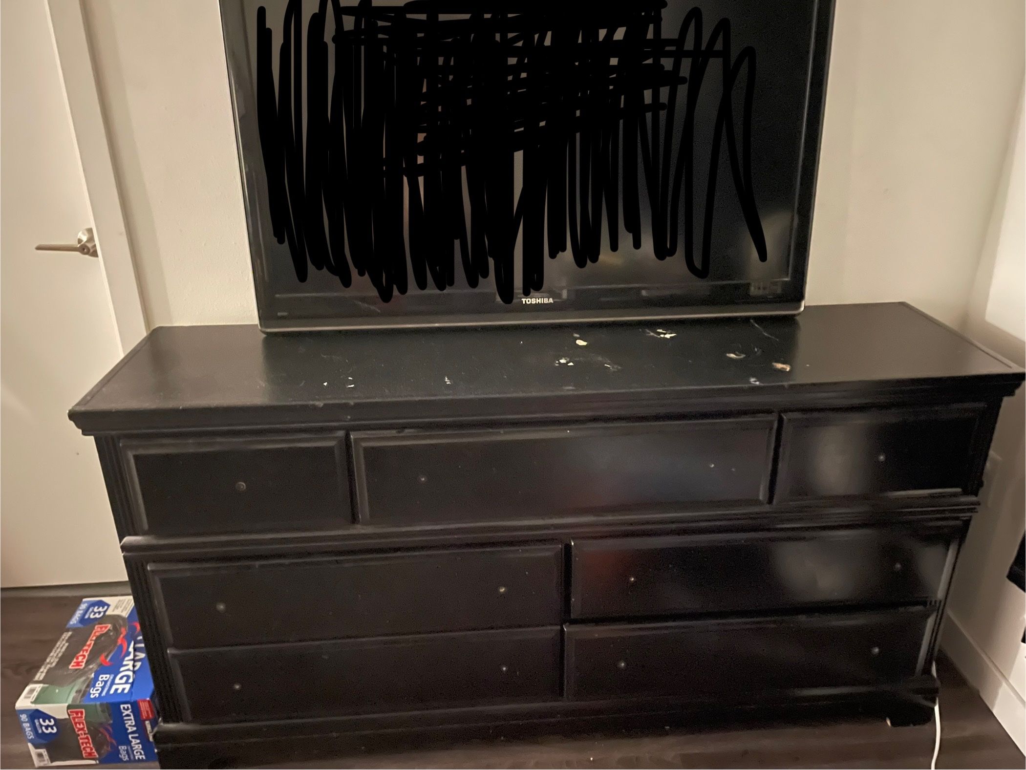 Samsung Tv & 7 Drawer Dresser