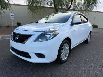 2013 NISSAN VERSA SV, LOW MILES, CLEAN AUTO-CHECK, COLD AC, GREAT ON GAS, FINANCE AVAILABLE 🚘