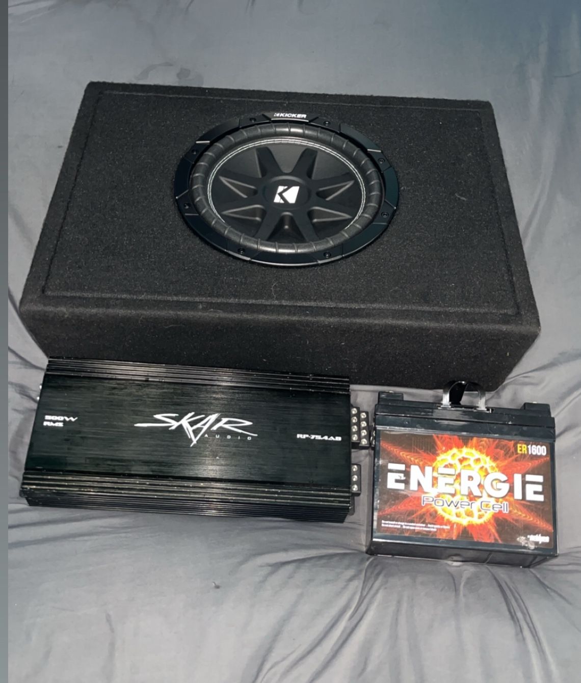 Kicker comp, skar 500w amp & extra aux battery