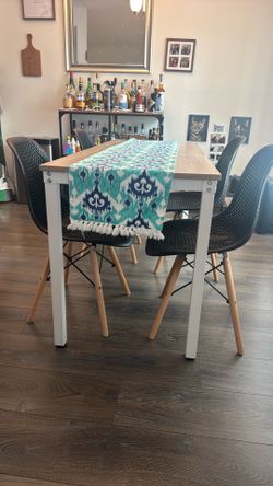 Modern Light Oak + White Dining Table & 4 Black Mesh Accent Chairs – Great Condition!