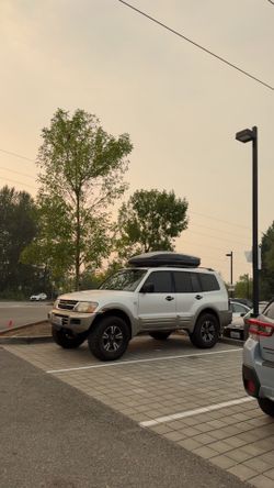 2002 Mitsubishi Montero