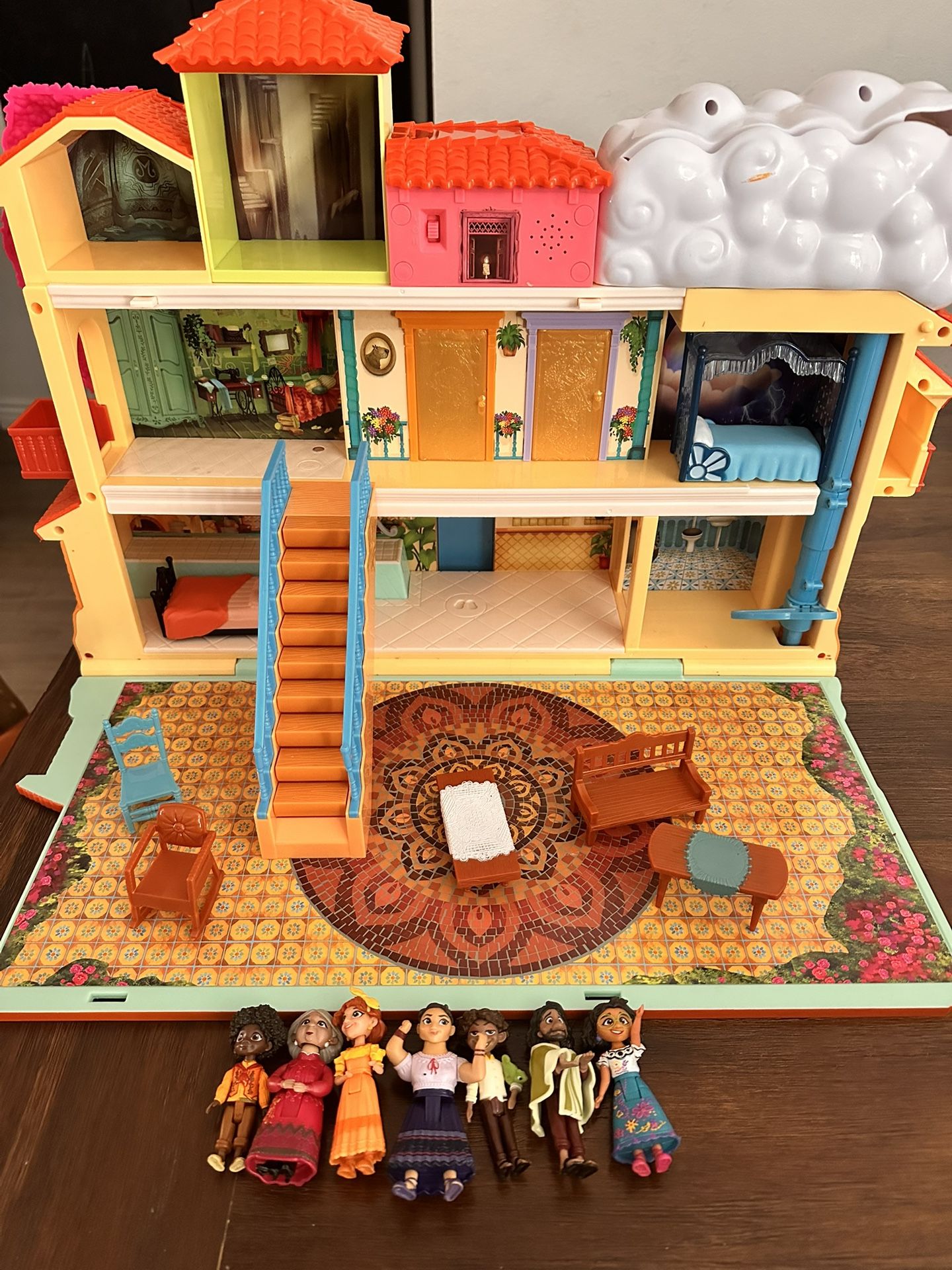 Encanto & Isabella Play House.