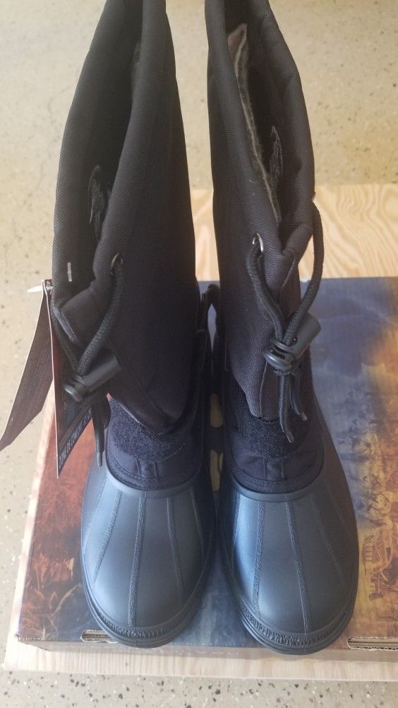 Kamik Mens Winter Boot - Size 12 US- (NEW)