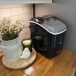 Pebbled Ice Maker! Like-new Condition, Originally $190 