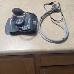 2 Stethoscopes & oscilloscope