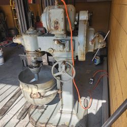Batidora Industrial Hobart De 60 Cuartos  220v Monofasica  Puedes Conectarla En Casa