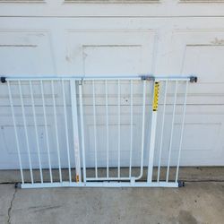 Wide adjustable pet/ Child Gate 