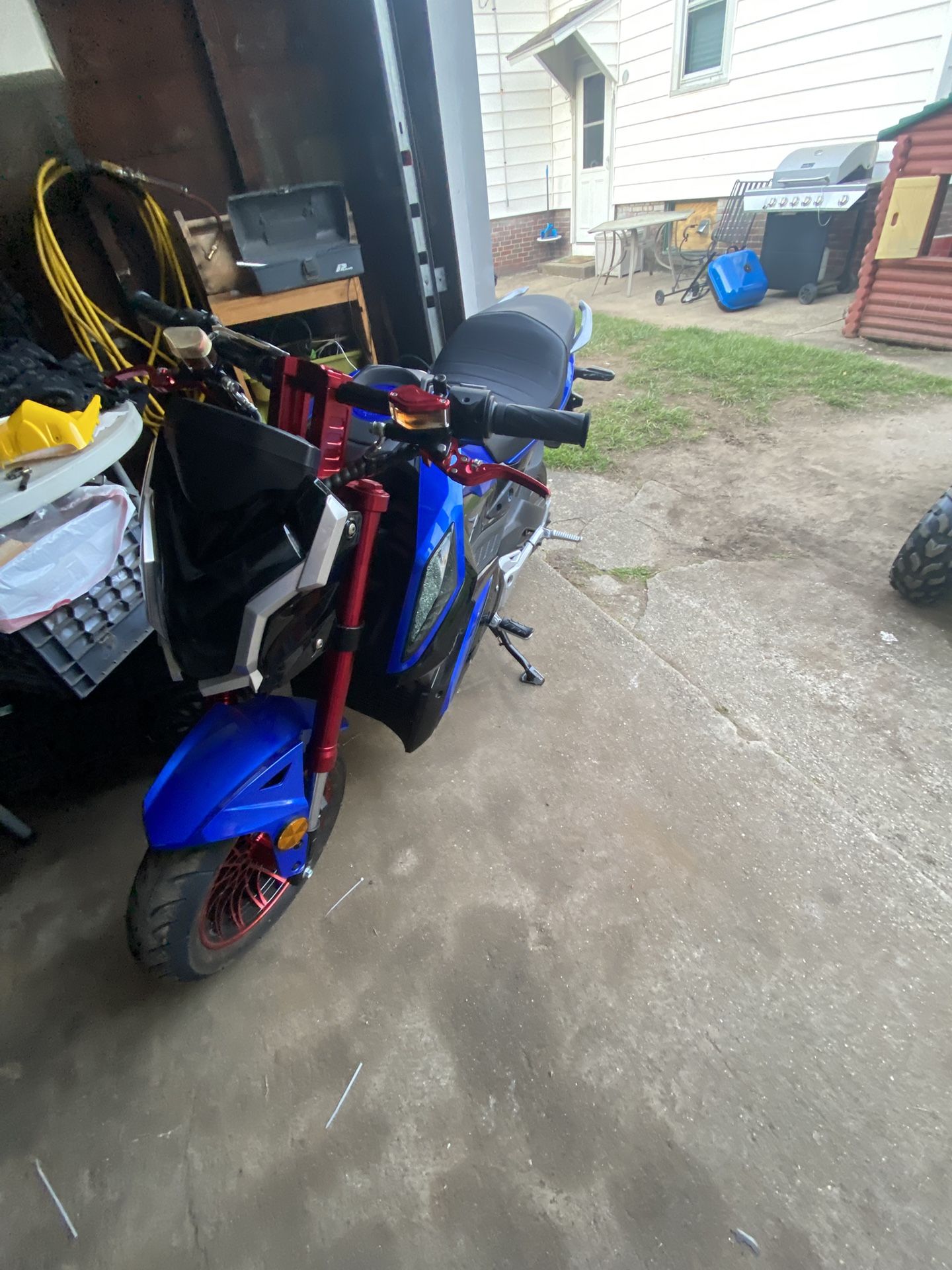 e grom clone , z6 72 volt battery
