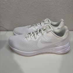 Women 8.5 Nike White Sneakers