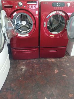 Front load washer LG and electric dryer Samsung set with pedestals in excellent conditions