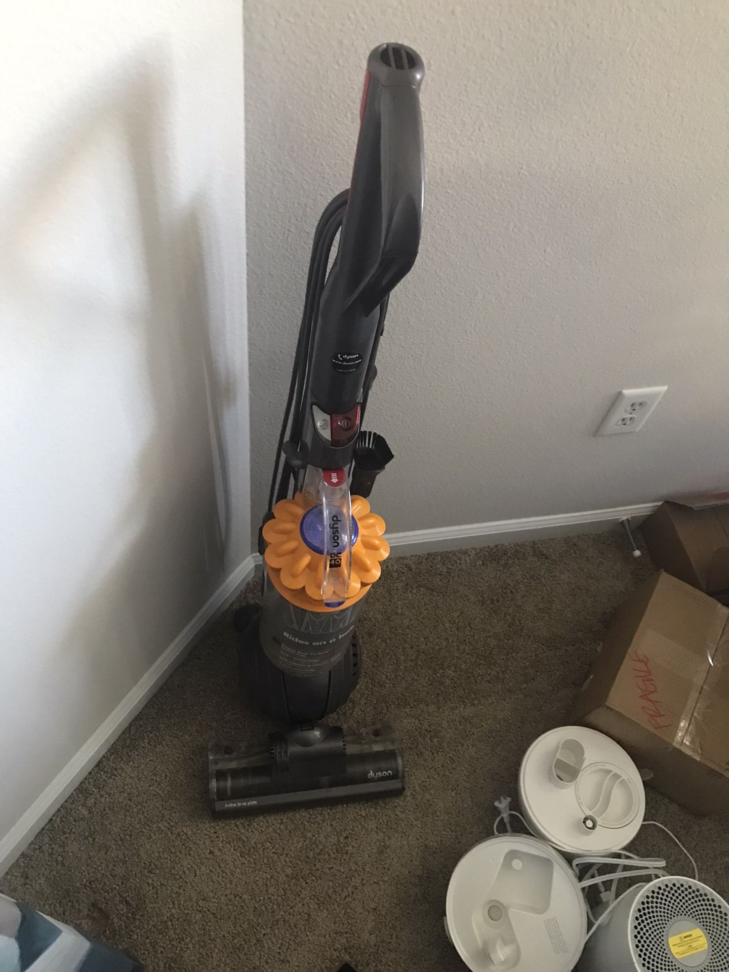 Dyson ball DC40 Upright Vacumn