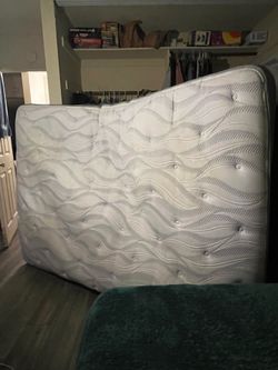 Large bed Queen size