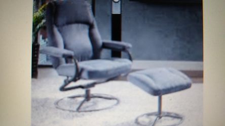Mainstays Plush Pillowed Recliner Swivel Chair and Ottoman Set, Grey