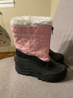 Girls size 5y snow boots - Like NEW!!!!!