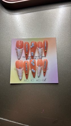 Press on nails
