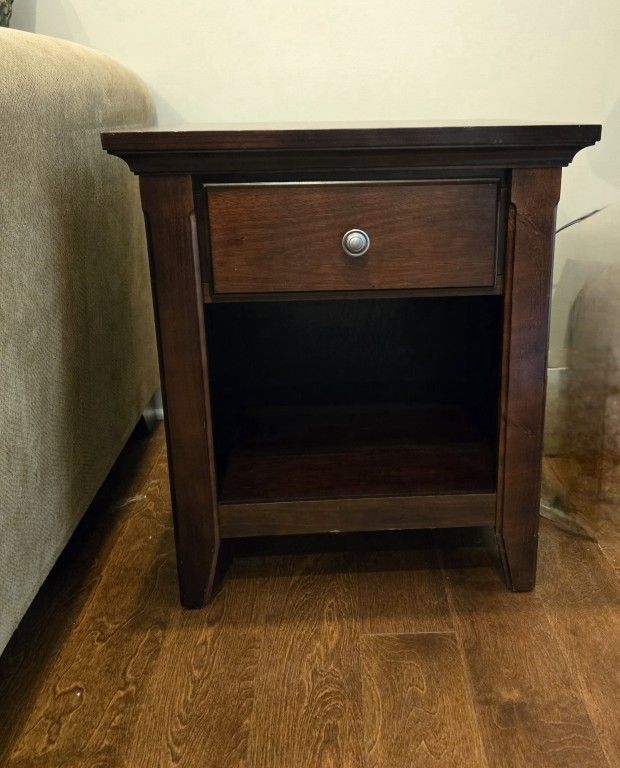 END TABLES SOLD SEPARATELY OR AS A PAIR