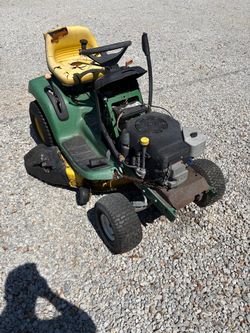 John Deere LT133 38inch 13HP riding mower