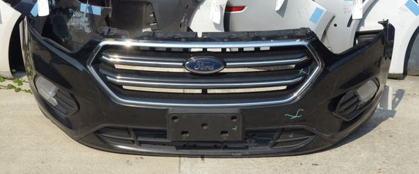 USED REF#B895 || 2017-2019 FORD ESCAPE || FRONT BUMPER ASSEMBLY