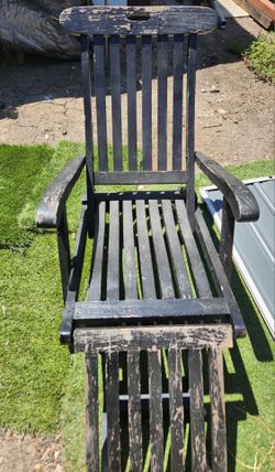 Wooden lounge chair