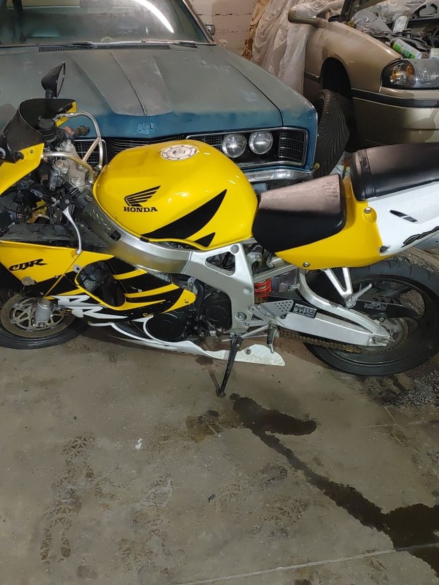 1999 CBR 900RR