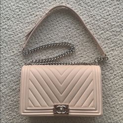 Chanel Quilted Chevron Light Pink Cross Body Bag (Medium) 