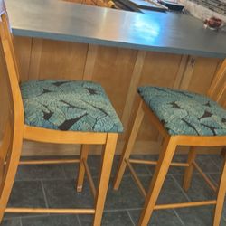 Wooden Bar Stool Pair (Milwaukie,OR)