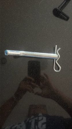 Hitch Pin with R-Clip Retainer