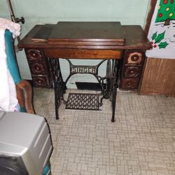 1800s Singer Sewing Machine 