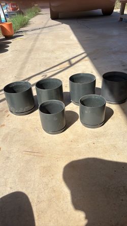 Set of 6 matching ceramic pots