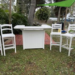 Outdoor Patio Bar With 4 Stools 