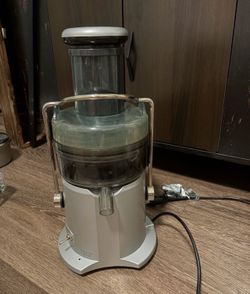 Breville juicer - cost $160 / selling for $60