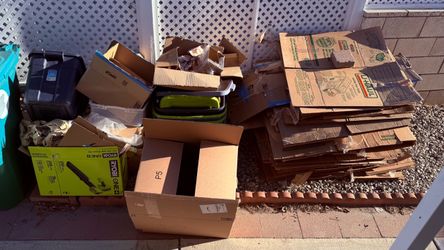 FREE MOVING BOXES must pick up in thousand palms Tri Palms