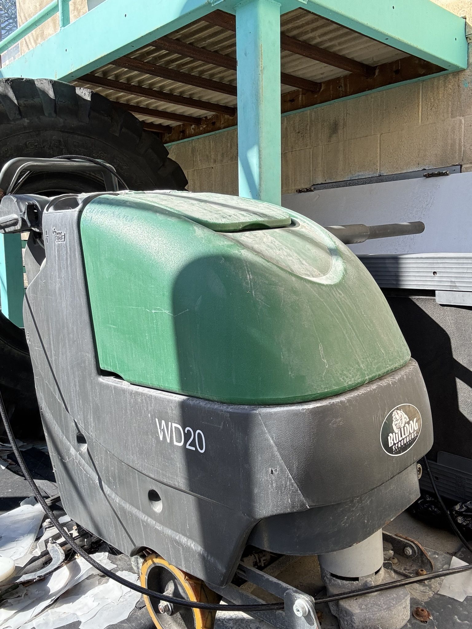 Bulldog WD20 Floor Scrubber - light use - new batteries & charger