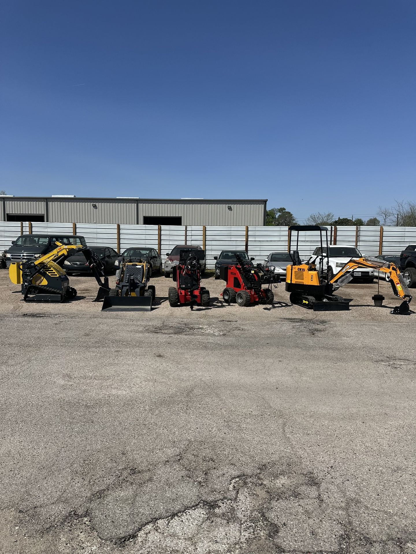 Excavators/miniskidsteer/attachments 
