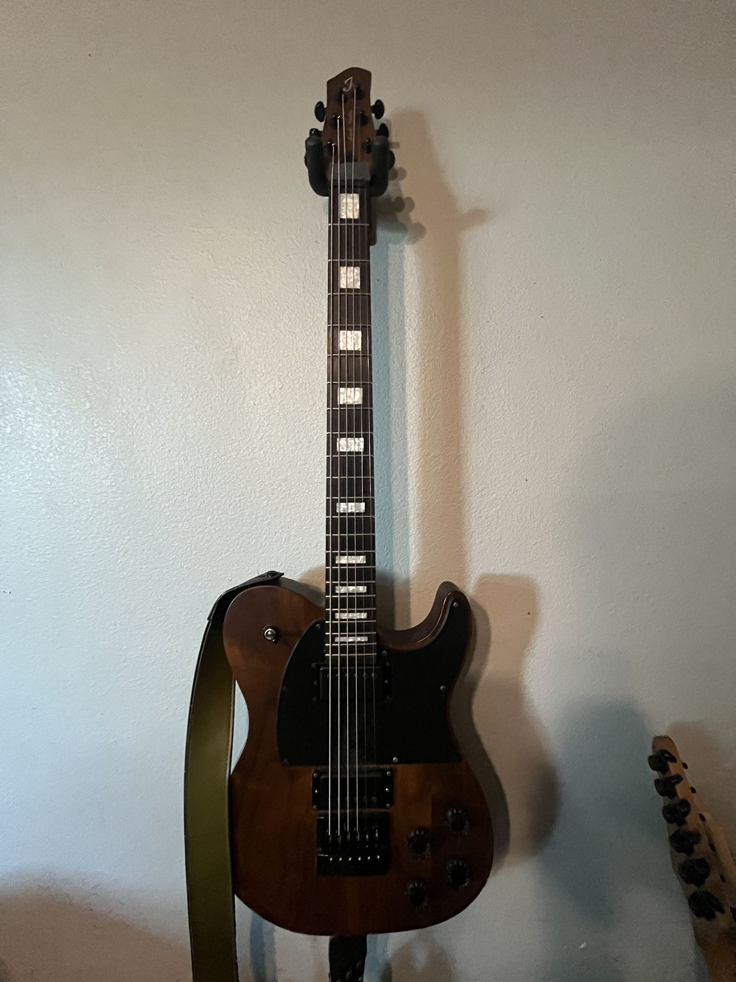 Jericho Fusion Walnut 27” Baritone Evertune