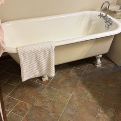 Antique claw Foot Tub