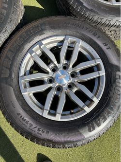 2023 Chevrolet Colorado 17’ stock wheels