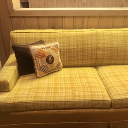Sofa-Sleeper Pullout w/ 2 Free Embroidered Pillows Embroidered Pillows-Perfect Condition